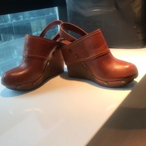 4” wedge clog with ankle strap